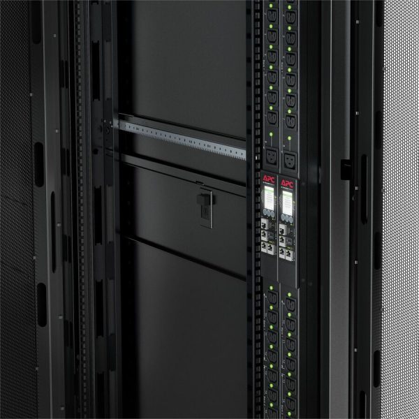 APC Rack PDU, 9000 switched, 0U, 30A, 200V and 208V, 21 C13 and C15, 3 C19 and C21 sockets - Image 2