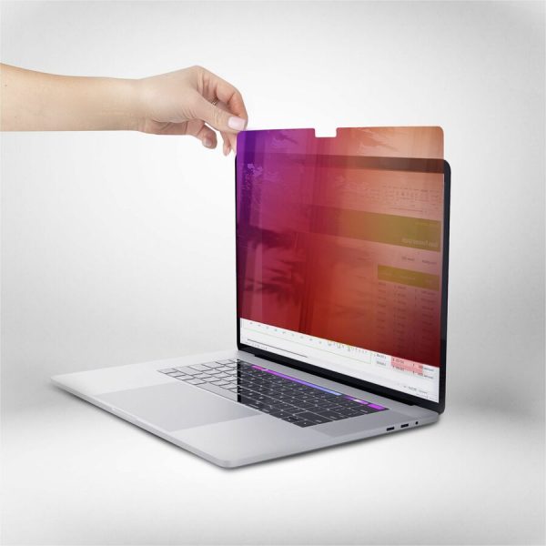 StarTech.com 14-inch MacBook Pro 21/23 Privacy Screen, Gold Filter w/Enhanced Privacy, Computer Security Filter, +/- 30 Deg. View Angle - Image 4