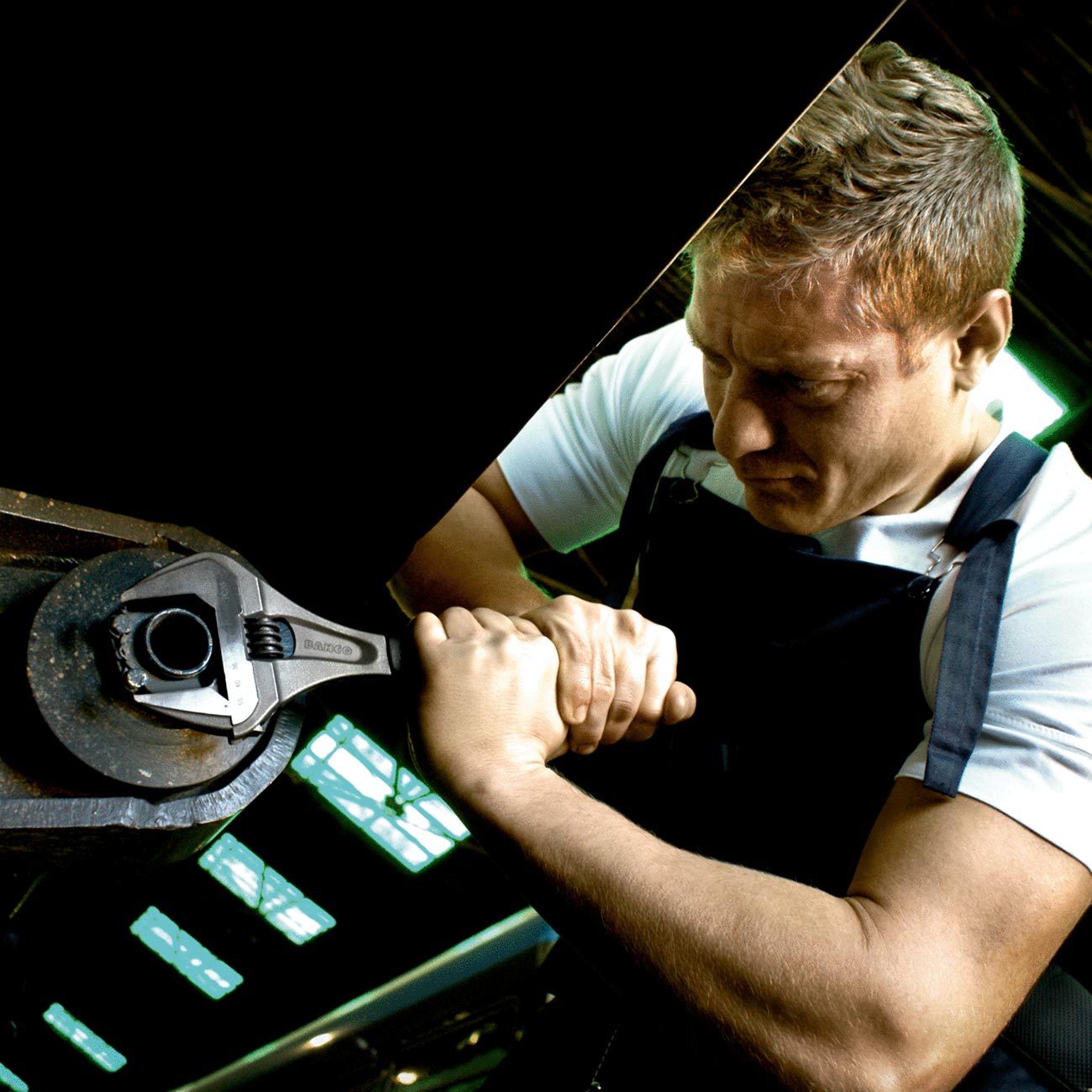 Bahco 12" ERGO™ Central Nut Wide Opening Jaw Adjustable Wrench with Rubber Handle - Image 3